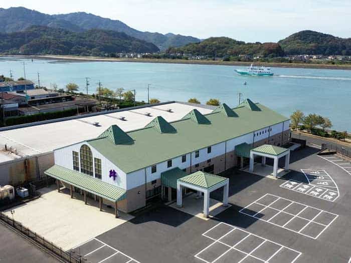 笠岡でお葬式は葬儀場の絆 本館ホールの写真