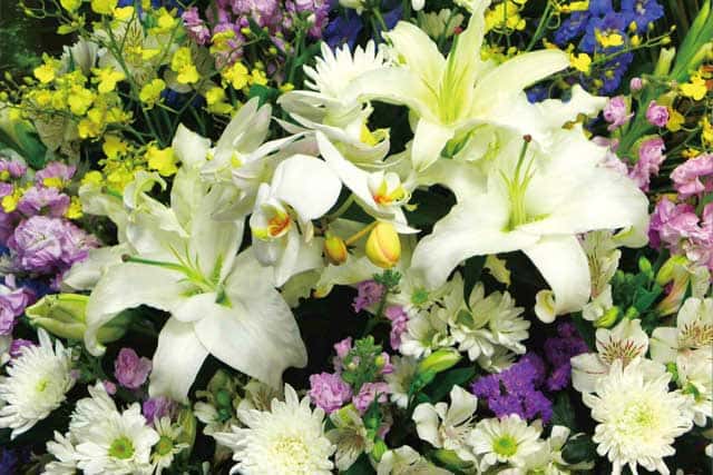 笠岡でお葬式は葬儀場の絆　お供物・生花（献花）